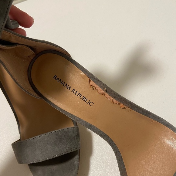 Banana Republic women’s ankle-strap suede heels — size 7.5 - Picture 6 of 6